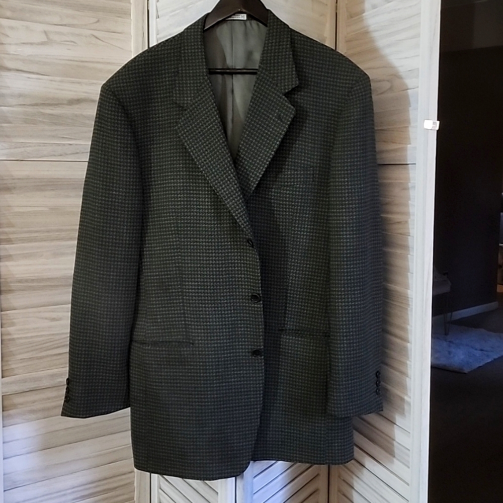 Mens Sportcoat- 42 L- Classic Fit- 100 wool-herringbone design